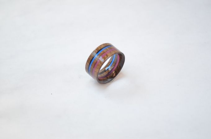 Nussbaum mit zwei Acryl, je 1,5mm
130.-