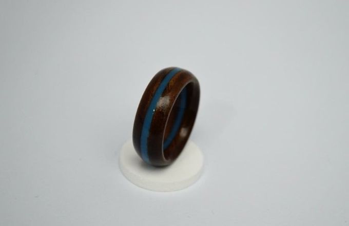 Nussbaum mit Acryl und aussen gewölbt 135.-