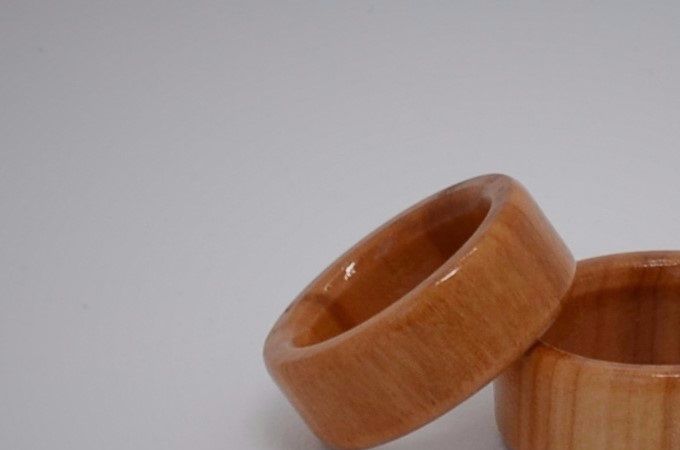 Ring aus Apfelbaum je 70.-